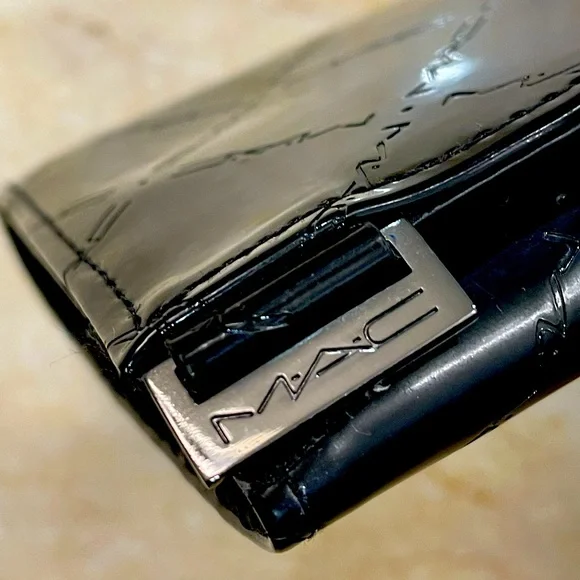 Wallet size Mac Make up and brush holder - Picture 1 of 15